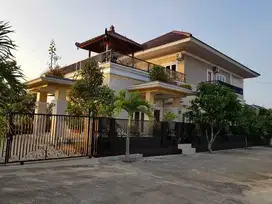 Rumah mewah SULTAN di Perum Graha Taman Bougenville, Mangunharjo
