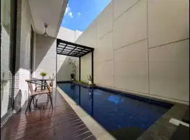 Murah Rumah lebar 10 3lt dgn Kolam Renang di Lancewood BSD City