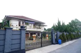 DI JUAL RUMAH FULLY FURNISHED TANAH LUAS JALAN PRUIS DI AURI CIMANGGIS