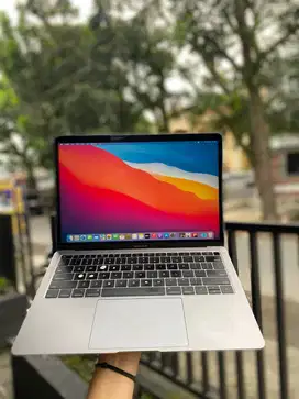 MACBOOK AIR 2019 RETINA INTEL CORE I5  RAM 8 GB SSD 128 GB