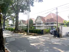 PALING MURAH RUMAH BANGUNAN ASLI BELANDA DEKAT MALL MOG MALANG KOTA