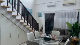 Disewakan Rumah Modern 2 Lantai – Perumahan di Sunset Road, C Sunset R