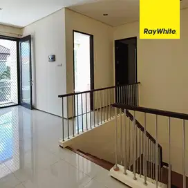Disewakan rumah minimalis terawat semi furnished dekat g walk citralan