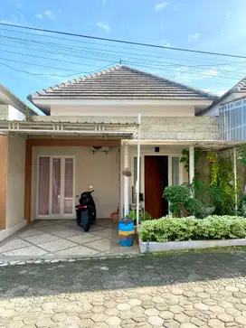 RUMAH CANTIK DI PERUM THE EAGLE HILLS MANGUNHARJO TEMBALANG SEMARANG
