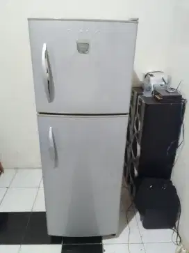Kulkas Toshiba glcio di jmin siap pakai dan msh orsinil