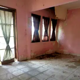 Dijual rumah 2lt standart butuh renov di Legenda Wisata