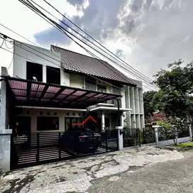 Rumah Dalam Komplek Posisi di Hoek