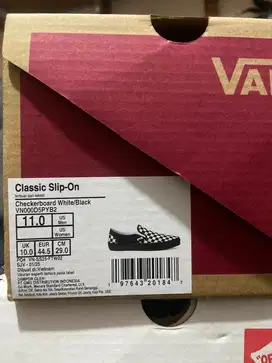 DIJUAL MASIH BARU SEPATU VANS SLIP ON BLACK WHITE.