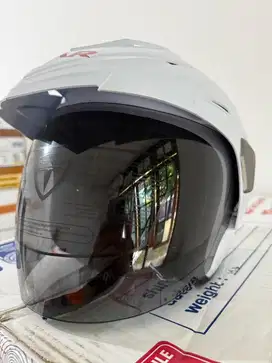 Helm Viar Putih