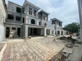 RUMAH MEWAH  TLAGA BODAS AKPOL GAJAHMUNGKUR