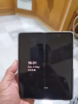 Di jual hp samsung Z fold 12 /256 hijau dan silver