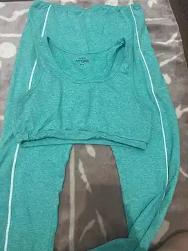 Pakaian sport wanita