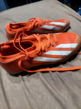 Dijual sepatu bola Adidas anak ukuran 35,5 dan 38