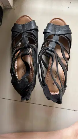 Sepatu high heels payless