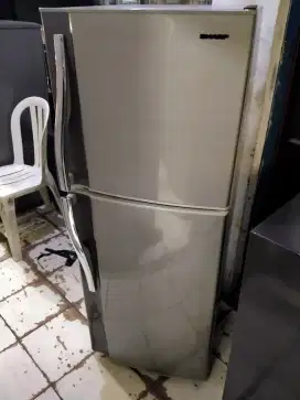 Kulkas sharp 2 pintu
