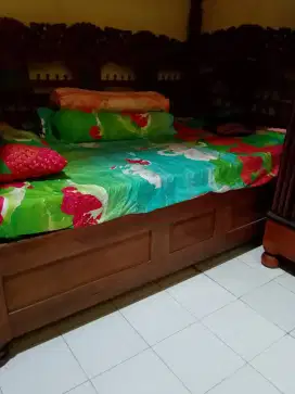 Tempat tidur kuno ukir jati asli kuno