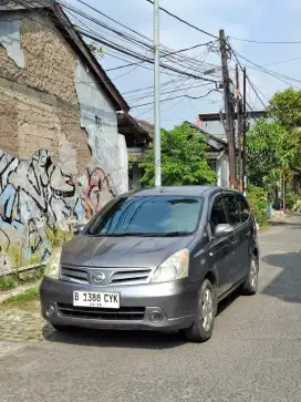 Nissan Livina XV 2009 low