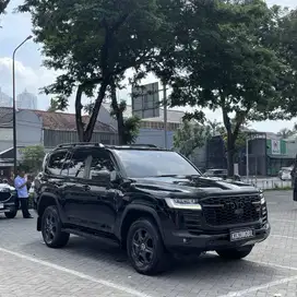 TOYOTA LAND CRUISER 300 GRS 4X4 AT 2023