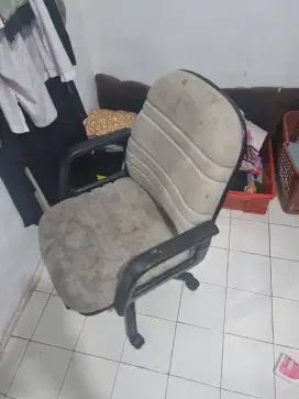 Kursi putar kantor