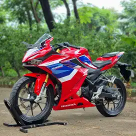 HONDA NEW CBR 150R TRICOLOR 2022 KM 8K ONLY