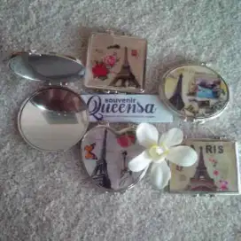 SOUVENIR CERMIN LIPAT