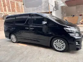 Pribadi, Pemakai, Toyota Vellfire 2012 tipe ZG (tertinggi) hitam