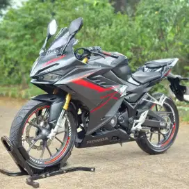 HONDA CBR150R ABS 2022 HITAM KM 9K FULL MULUS PAJAK HIDUP
