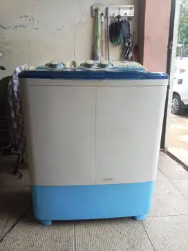 Mesin cuci 2 tabung sanyo