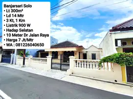 Jual Rumah Lama Area Dekat Manahan, Cocok Untuk Hunian, Lokasi Nyaman