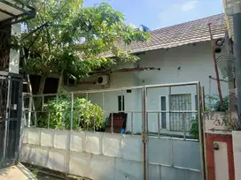 DIJUAL CEPAT  *Rumah Tua Puri Indah, Jakarta Barat Hanya Hitung Tanah