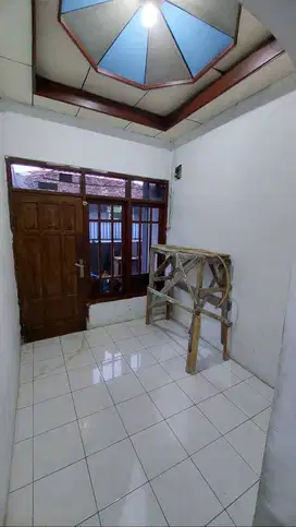 Rumah Banyak Kamar