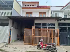 Disewakan rumah depan taman Taman palem lestari