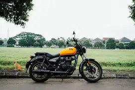 Royal Enfield Meteor 350 - Fireball Yellow Cruiser
