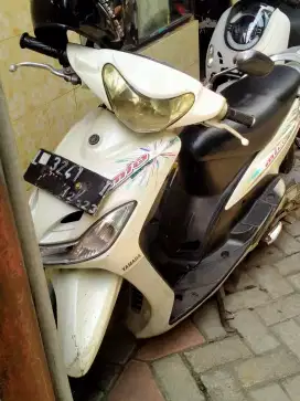 Yamaha Mio sporty putih tahun 2008 jual cepat minat wa saja