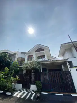 Rumah 2 Lantai Siap Huni di Lebak Bulus – Nyaman, Strategis, dan Luas