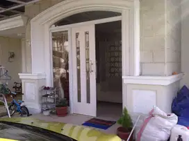 Disewakan rumah di Modernland