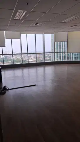 SEWA KANTOR SEMI FURNISHED DI KIRANA THREE OFFICE TOWER LUAS 195 SQM