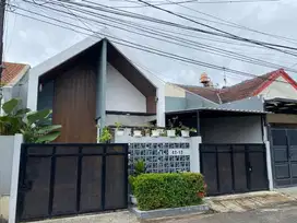 Dijual Rumah Luas dan Asri di Taman Kopo Indah III TKI 3 Bandung