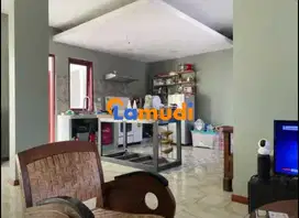 RUMAH LOKASI STRATEGIS DI PUSAT KOTA DEKAT LAPANGAN RENON