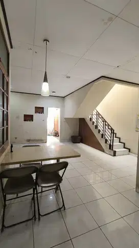 Dijual rumah nyaman dan luas di kawasan Kembar Timur Bandung