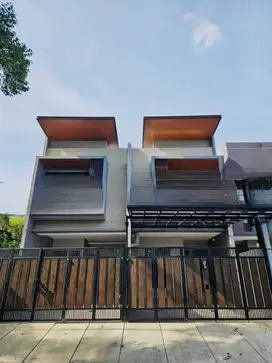 Rumah baru dalam komplek Kav DKI Meruya Selatan Jakbar