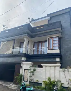 DIJUAL VILLA MODERN LANTAI TIGA, PEMOGAN, DENPASAR SELATAN