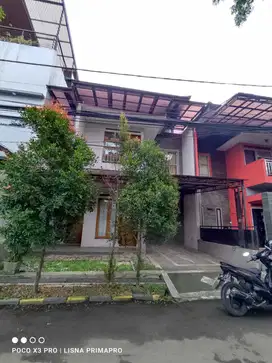 Rumah minimalis 2 lantai lokasi strategis hanya 950jt di buana Soeta