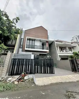 DIJUAL RUMAH DARMO BARU BARAT BARU GRESS SIAP HUNI DEKAT PAKUWON GRAHA