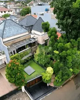Rumah Mewah Fully Furnished Nuansa Tropis di Pondok Indah