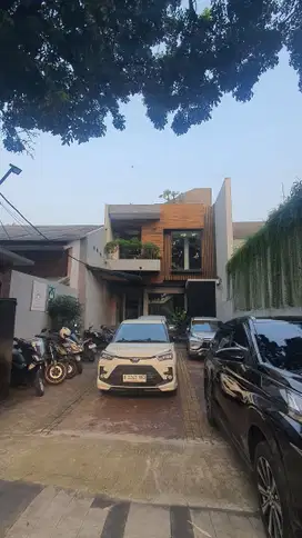 Gedung kantor 3 lantai jln Wijaya, good condition, ready to use