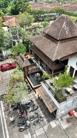 Ruang Usaha Strategis Full Kayu di Jalan Jakarta Klojen Malang