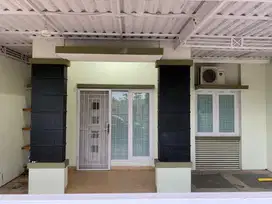 Rumah Depan Taman Siap Huni di Cluster Aralia , Harapan Indah Bekasi