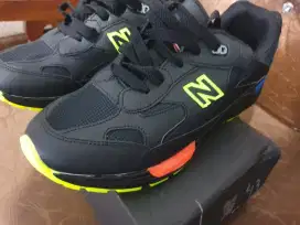 Sepatu NB black size 43