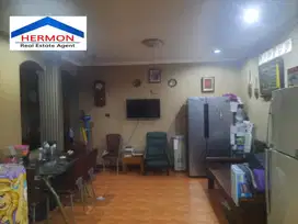 Dijual Cepat Rumah 2 Lantai bangunan Besar di cluster Favorit